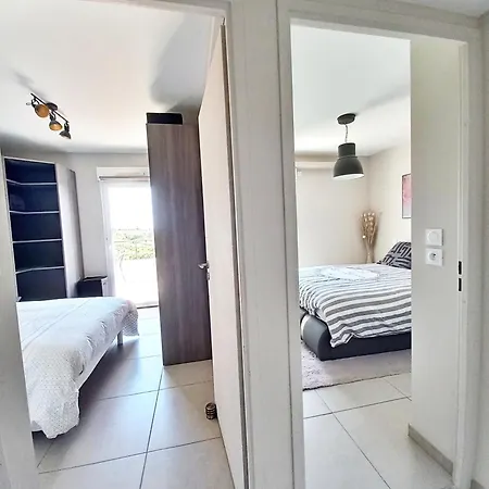 Spacieux T3-toit Terrasse-clim-wifi-piscine * Fréjus